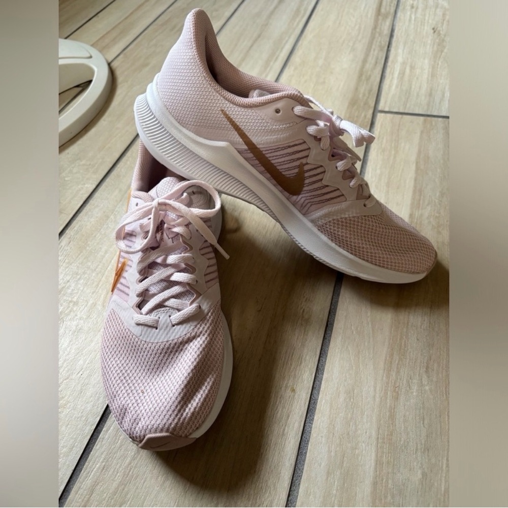 Nike Women's Size 10 Soft Pink and Gold Athletic Shoes